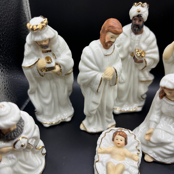 Galleria Fine Porcelain Nativity 9 Pc Set Figurine - Picture 6 of 13